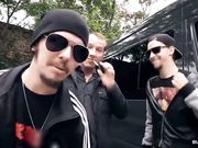 街头汽车内大战金发大奶美人