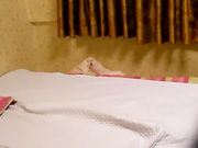 酒店与俩个小姐玩双飞偷偷给录制下来