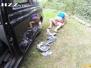 乳神女友野外踏青性欲来袭直接开震