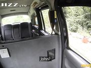 乳神女友野外踏青性欲来袭直接开震