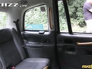 乳神女友野外踏青性欲来袭直接开震