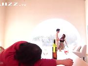 放荡人妻趁老公醉酒于是就和老公朋友做起了爱