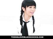 中国学妹想见识下黑人大屌，用学习接近黑人