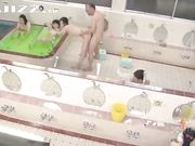 老家伙停止时间后进入女性浴场乱搞女的