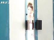 清纯巨乳萌妹泳池更衣室被猥琐直男狂插