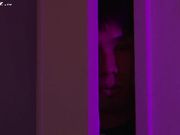 公司女同事在更衣室被双洞齐插 搞到欲火焚身