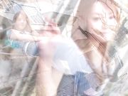 气质女神楼梯间内,遭两猥琐男强行剪掉内裤日翻了逼