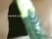 乖女儿吃冰棒要和爸爸玩冰火结果草完被爸爸用大黄瓜爆插