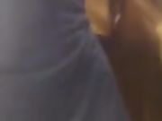 美女主播在川流不息的商场往自己逼里塞跳蛋开震动直播