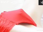 极品模特红色内裤里粉嫩鲍鱼不堪寂寞挤出来透风写真