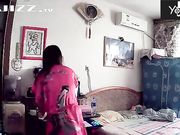 家庭实况360监控拍老公想要了 不停挑逗媳妇 两个乳房吧唧吧唧轮流吸