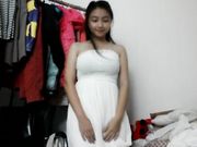 涉世未深年轻小演员为了上镜出名被禽兽导演诱骗脱衣2