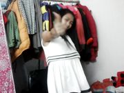 涉世未深年轻小演员为了上镜出名被禽兽导演诱骗脱衣1