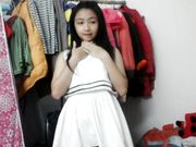 涉世未深年轻小演员为了上镜出名被禽兽导演诱骗脱衣1