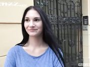 出差时 风骚女秘书诱惑勾引 忍不住在车上干了一炮