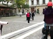 洋老外系列之带小姐妹一起玩平衡车