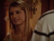 性感美女让哥哥把她的逼弄得肥美多汁