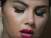 意大利性感小宝贝全身涂油被狠操