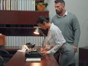 性感秘书深知只有和老板上床才能快速升职