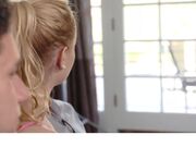 娇小淫荡的继母在丈夫身后逗弄继子太刺激了