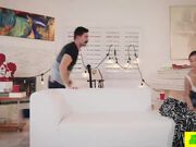 淫荡可爱的妹妹想要哥哥的大鸡巴来干她