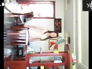 天然大奶艺校漂亮高挑长发美女自家客厅慢慢脱衣走秀 不多说了 秒懂下吧