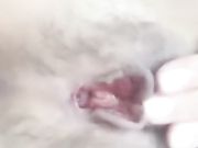 颜值还不错肤色很漂亮的美女主播来月经还和狼友神交舔鸡巴