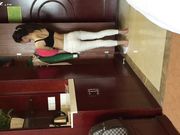 约炮农村小妹偷拍她洗澡