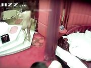 情趣酒店水滴摄像头监控偷拍很会玩的眼镜情侣各种姿势有点重温玉蒲团的感觉