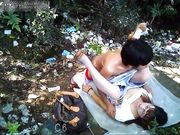 长得挺有文化范的野鸡喜欢找年轻嫖客在小树林野战