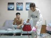 肉肉身材马尾熟女撸硬沙发上操扶着屁股后入