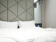 外围女平躺沙发大腿敞开整理阴毛抠穴穿衣