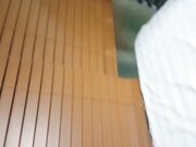 拉起睡的迷迷糊糊的女友就开操 直接把她操醒