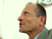 萨莎·罗斯想让继父检查她的新胸部