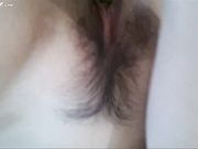 饥渴的少女自己在房间拿根黄瓜插出了高潮