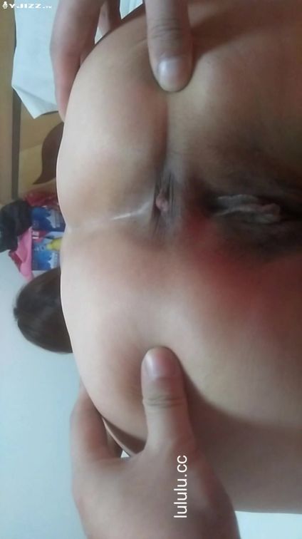 看这个风骚熟女的大屁股貌似屁眼也被开发过