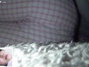 妹子们熟睡后悄悄掀开被子