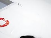 让主播先用瓶子插逼然后再啪啪