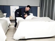 约一对小夫妻玩玩交换4旁边还有个老哥观战