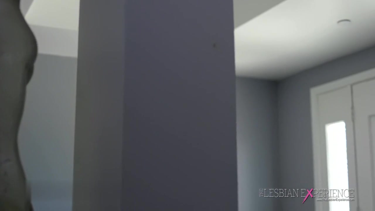 Adriana Chechik和继母姐妹分享一切