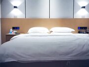 约操长发飘飘清纯美女笑起来甜美乖巧后入01