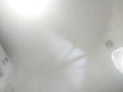 外围女神模特身材大长腿胆子大洗澡撒尿也要拍