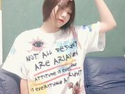 大一学妹爱啪啪露脸在镜头前让小哥玩弄 让小哥在沙发上草嘴无套抽插爆草射嘴里吞精