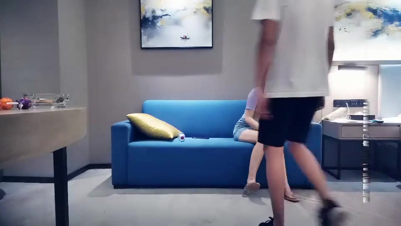 全国探花黄先生双飞嫩妹左拥右抱一起舔弄口交01