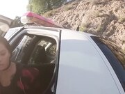 911警察半路抓俩个小太妹车开到野外开操