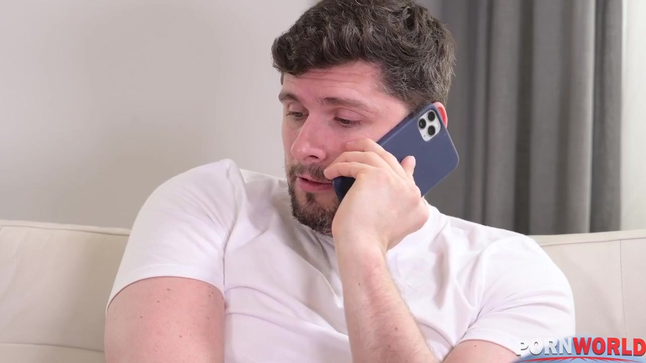 美少妇浴缸里勾到俩帅哥后面操前面深喉