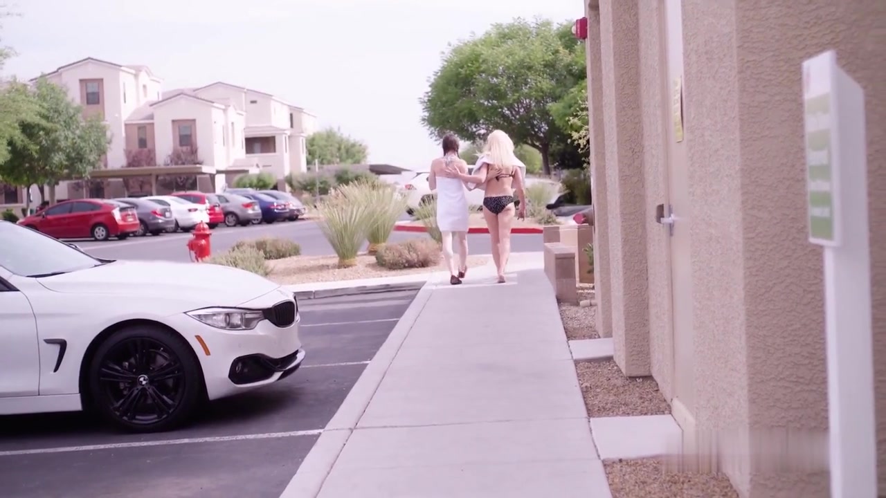 人妖性欲来了在厨房里玩JJ操菊花高潮射了一嘴爱液