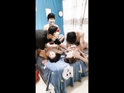 众猛男乱操极品姐妹花