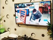 清纯美女下班回家到邻居男家沙发上打炮