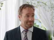 火辣的伴娘阿里安娜·玛丽在新郎的婚礼上和他做爱